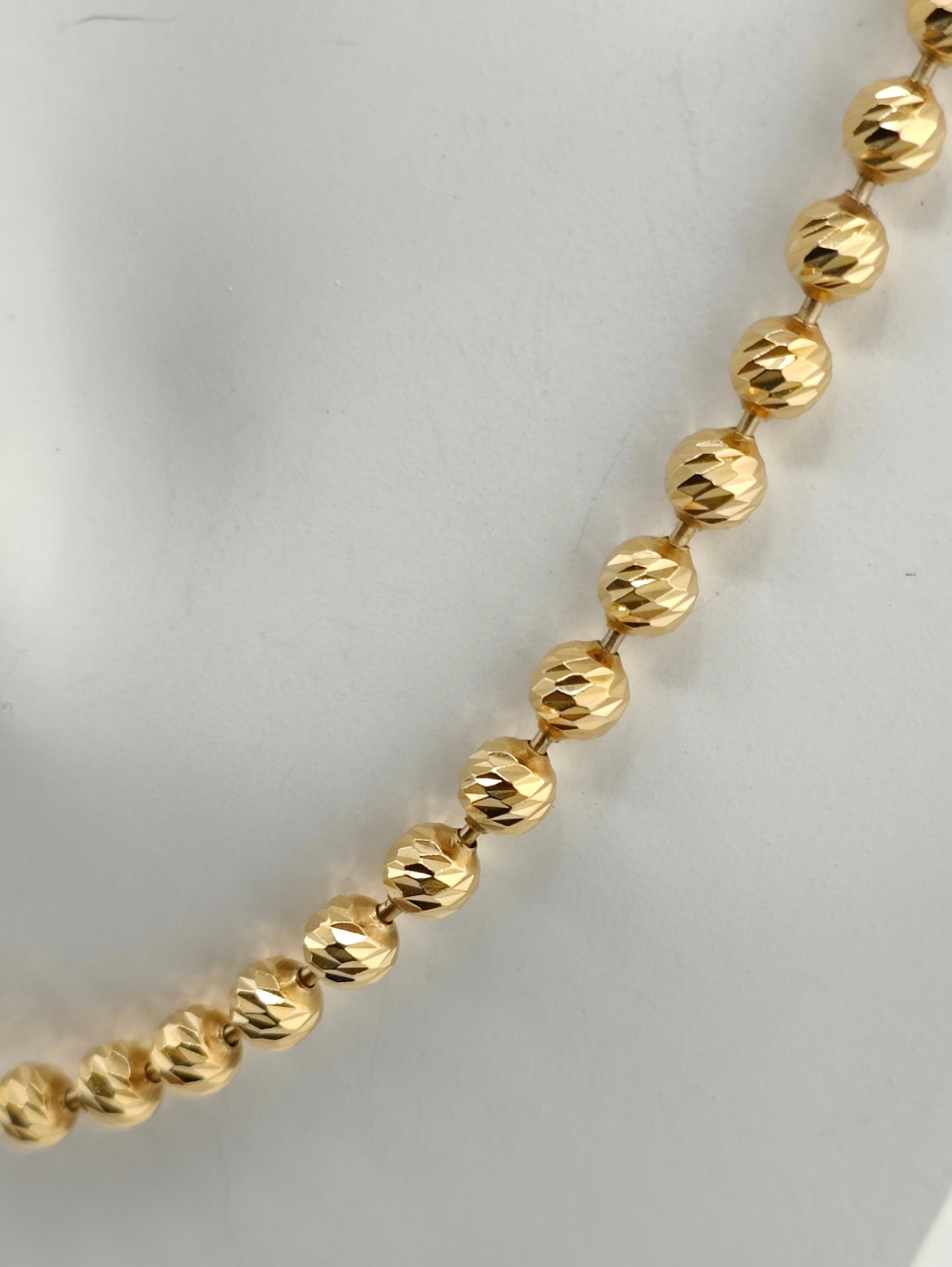 CHAIN OF DIAMOND BALLS