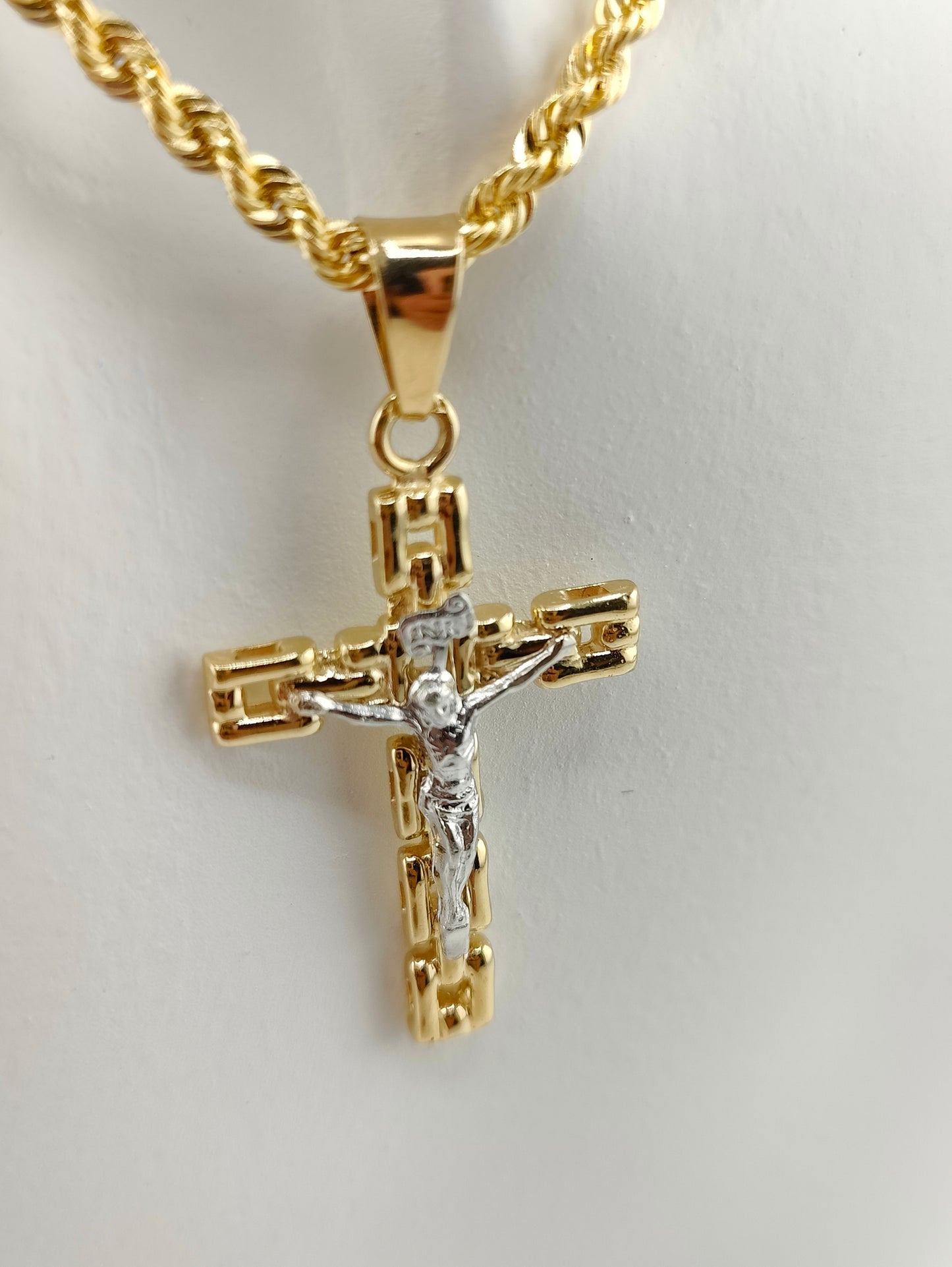 White Gold Christ Cross 4.15