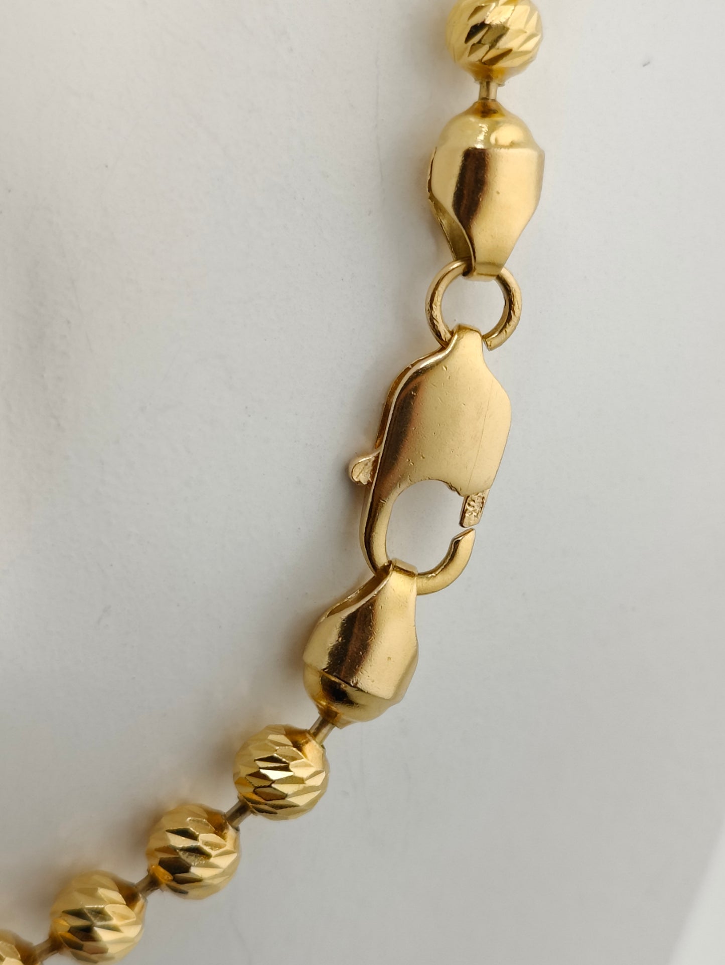 CHAIN OF DIAMOND BALLS