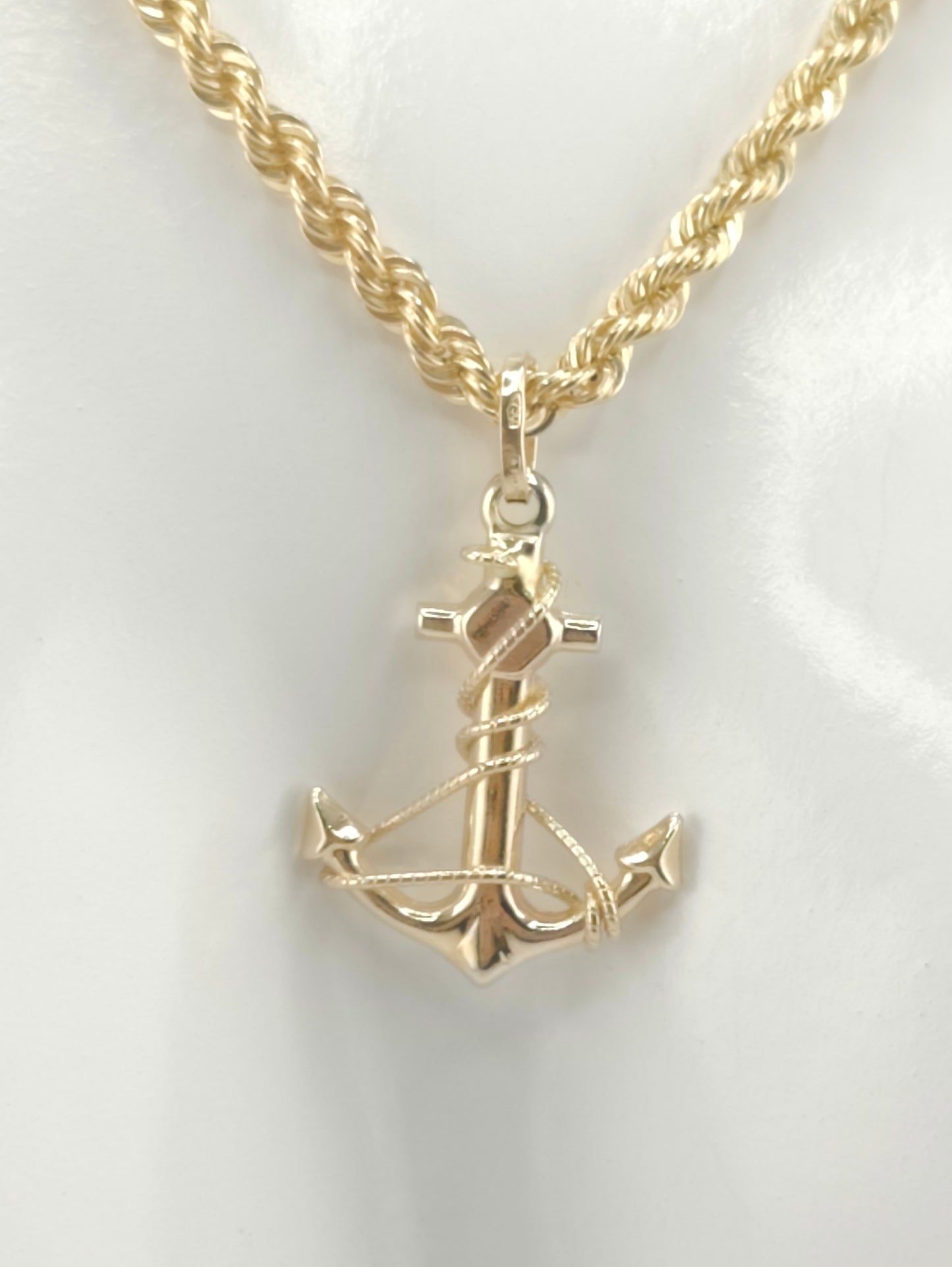Anchor pendant