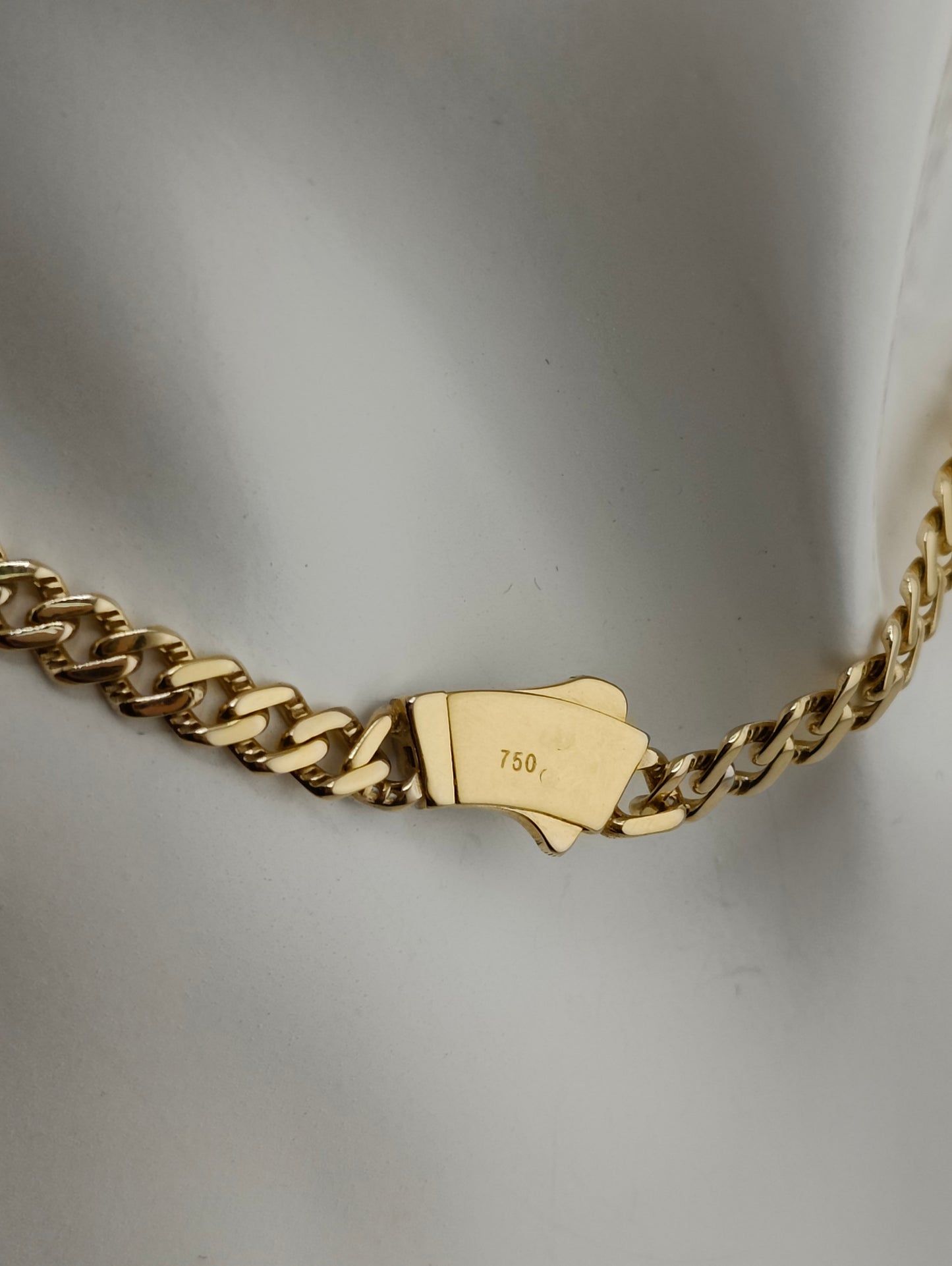 SEMI-CUBAN CHAIN