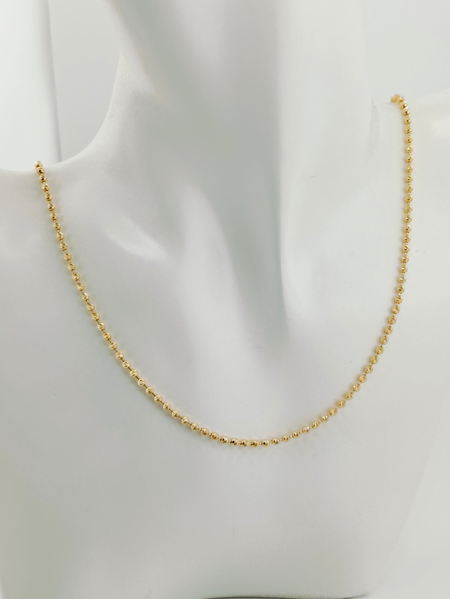 CHAIN OF DIAMOND BALLS