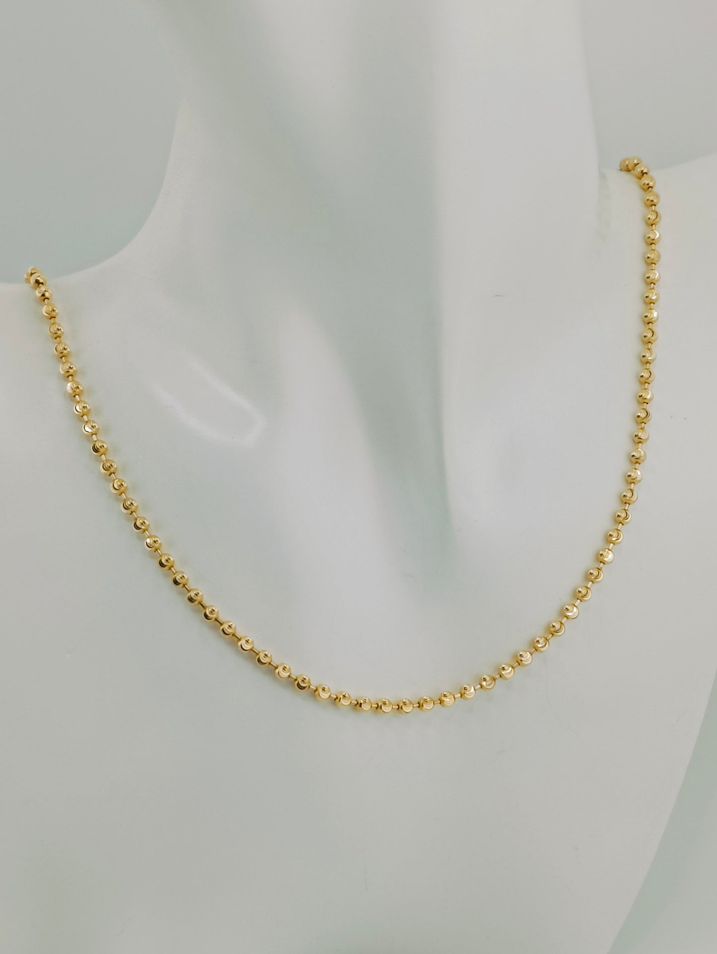CHAIN OF DIAMOND BALLS