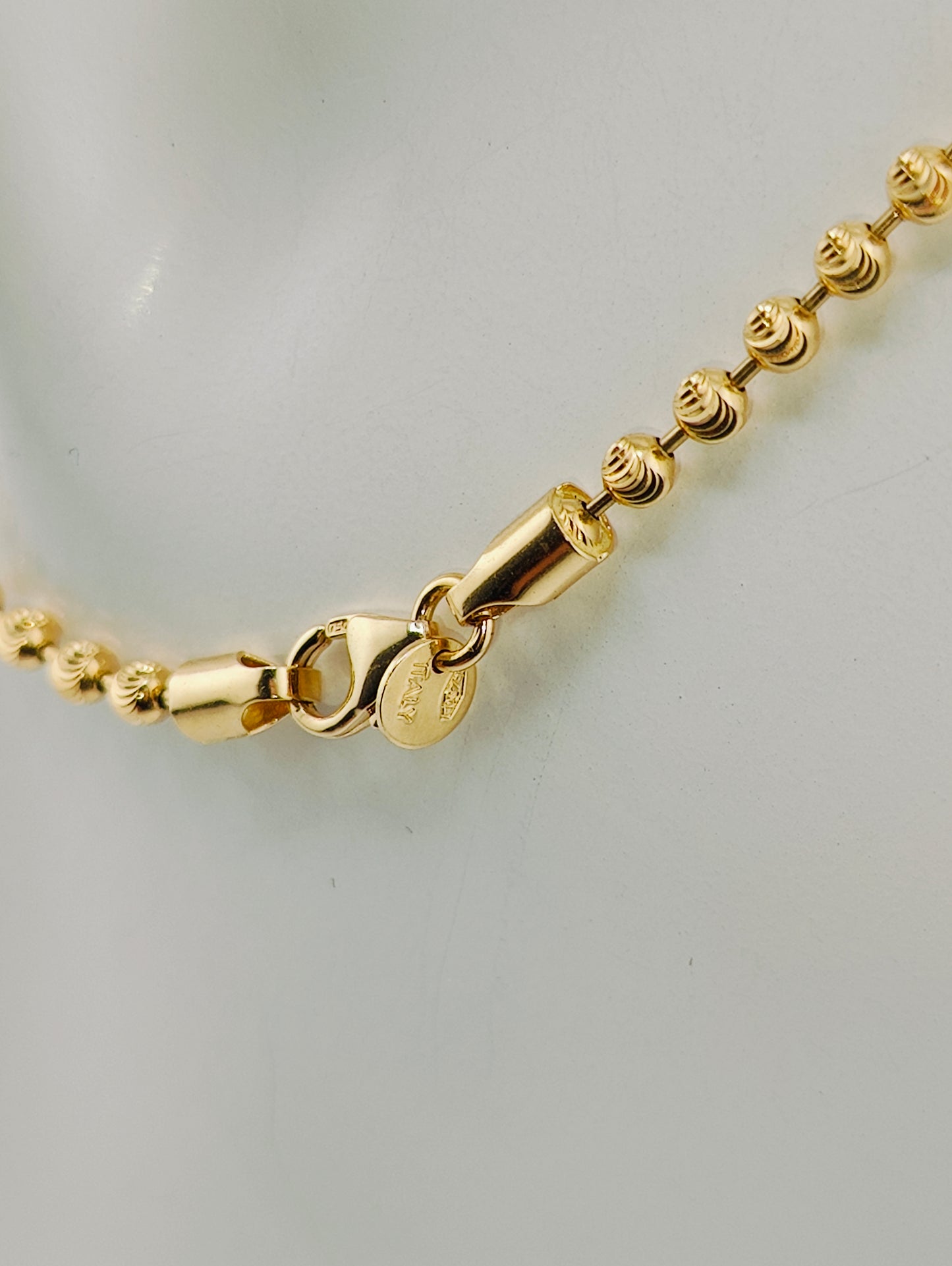 CHAIN OF DIAMOND BALLS