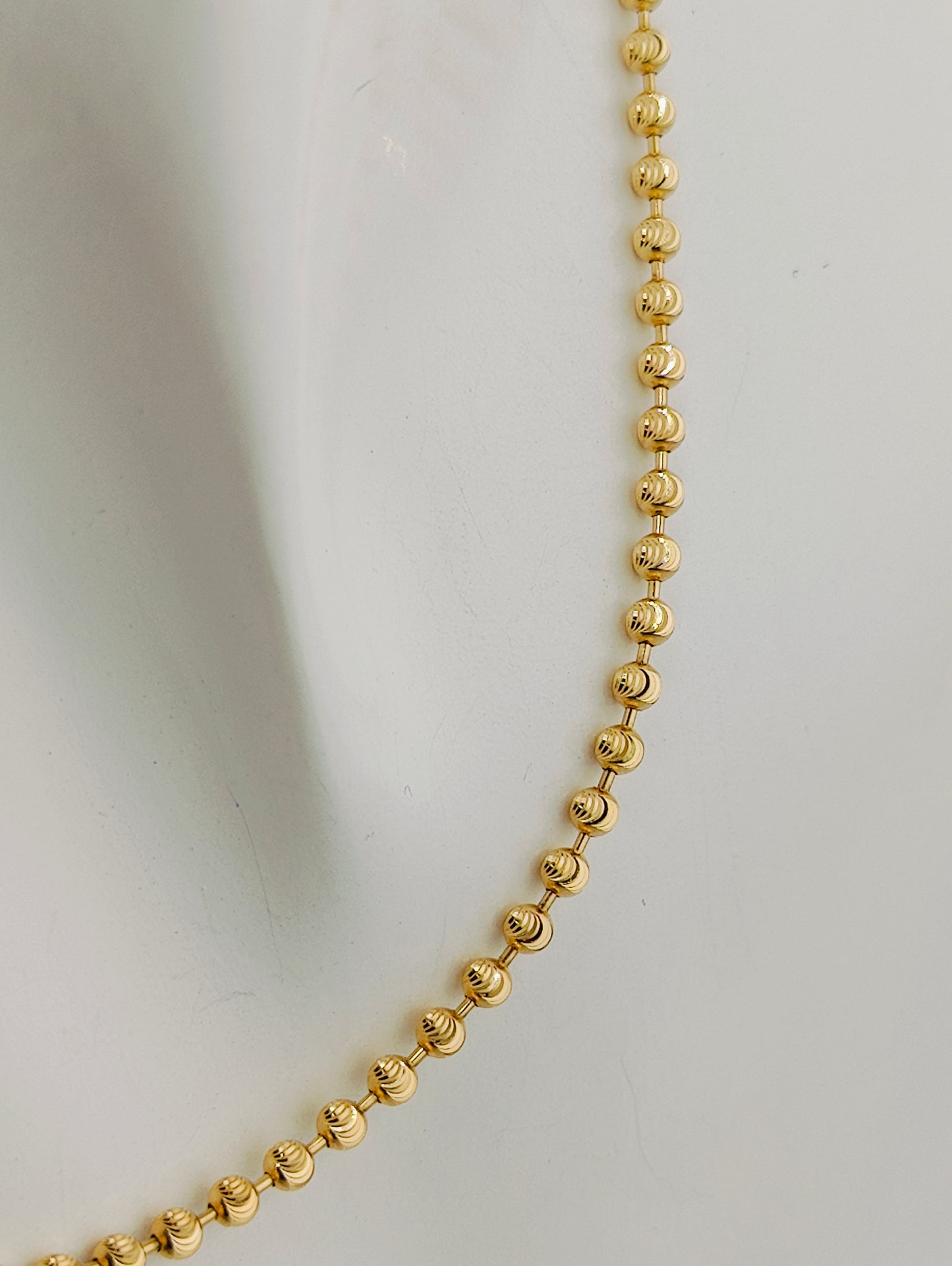 CHAIN OF DIAMOND BALLS