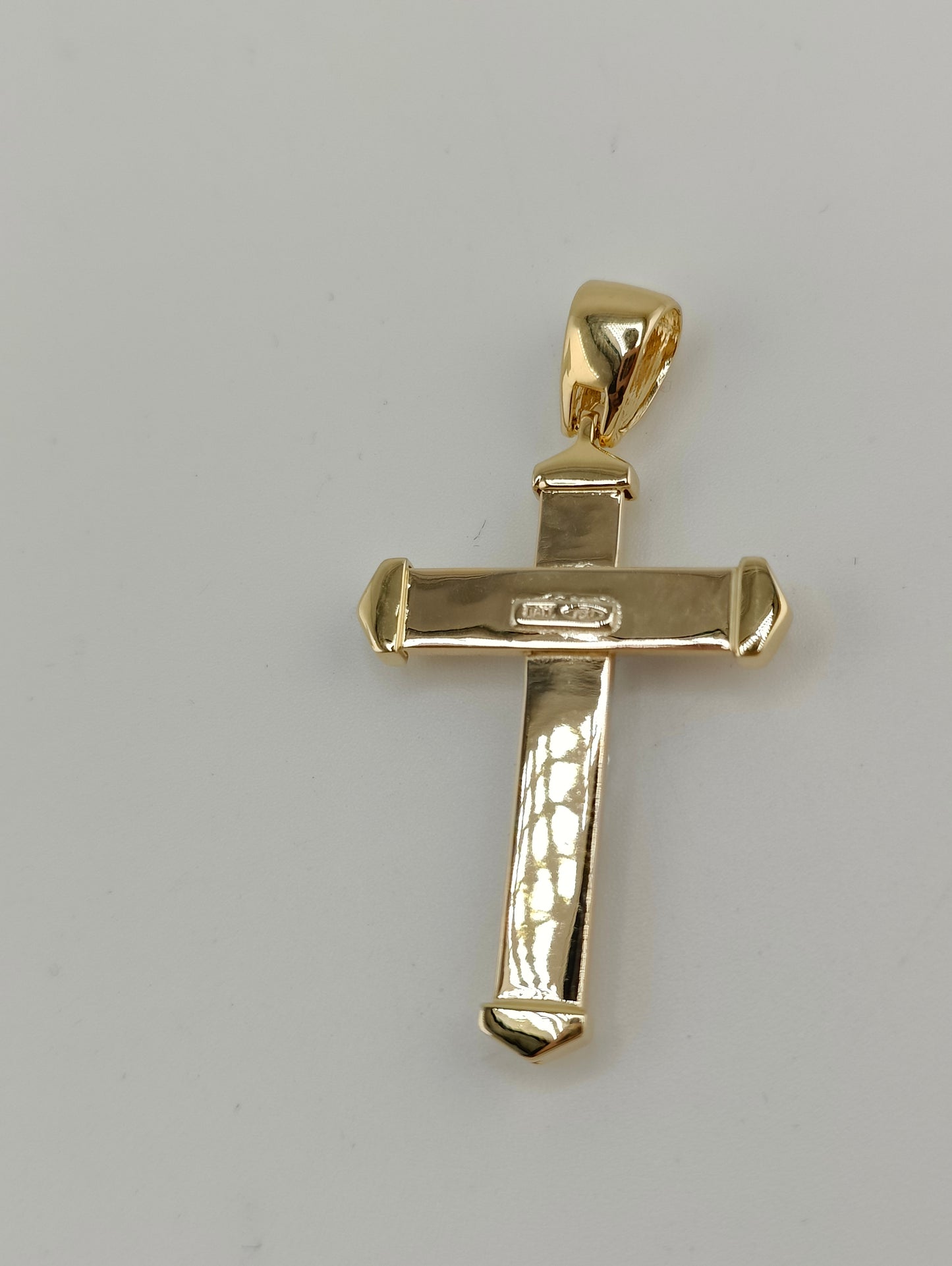 Cross with Christ white Gold
