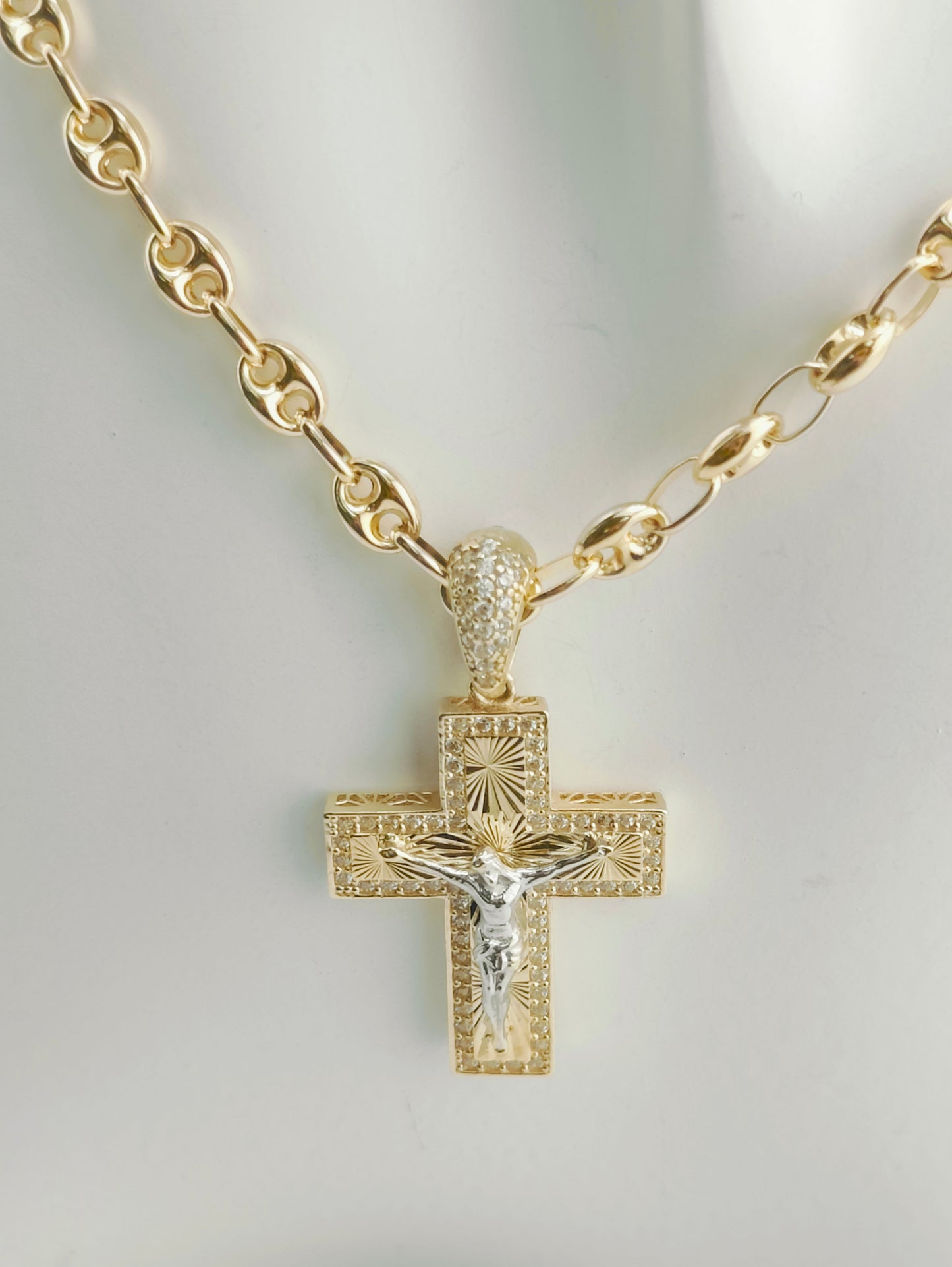 Cross with Zircons and Christ in White Gold 4.42g