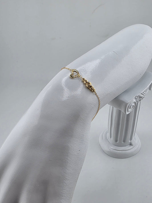 Bracelet with diamond spheres and heart