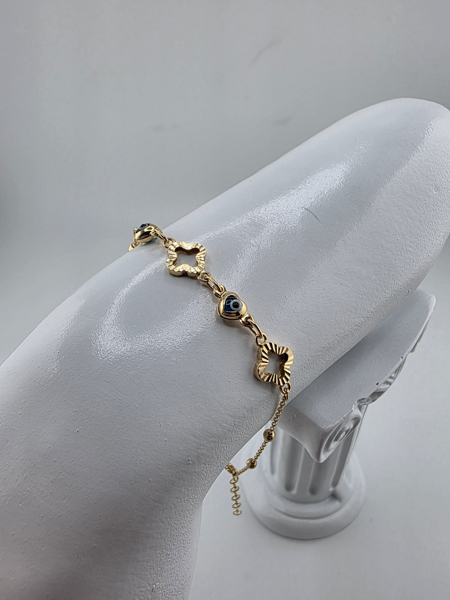 Golden clover bracelet with Turkish evil eye
