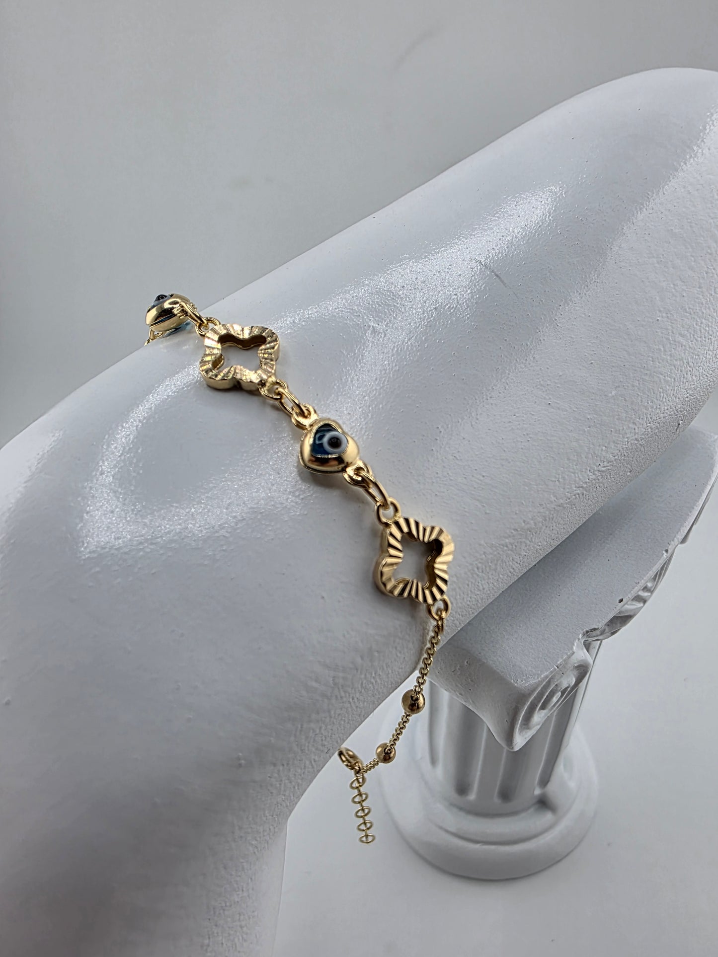 Golden clover bracelet with Turkish evil eye