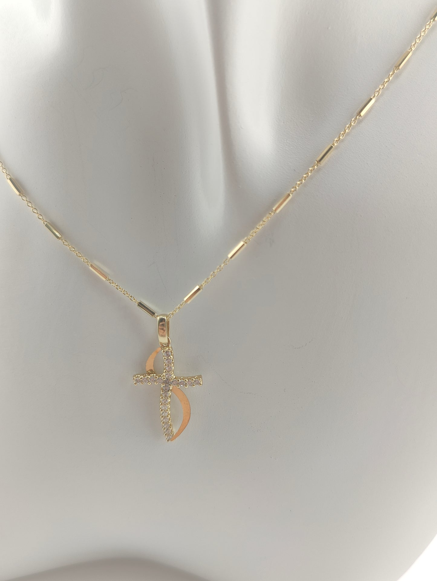 Pendant cruz con Circones