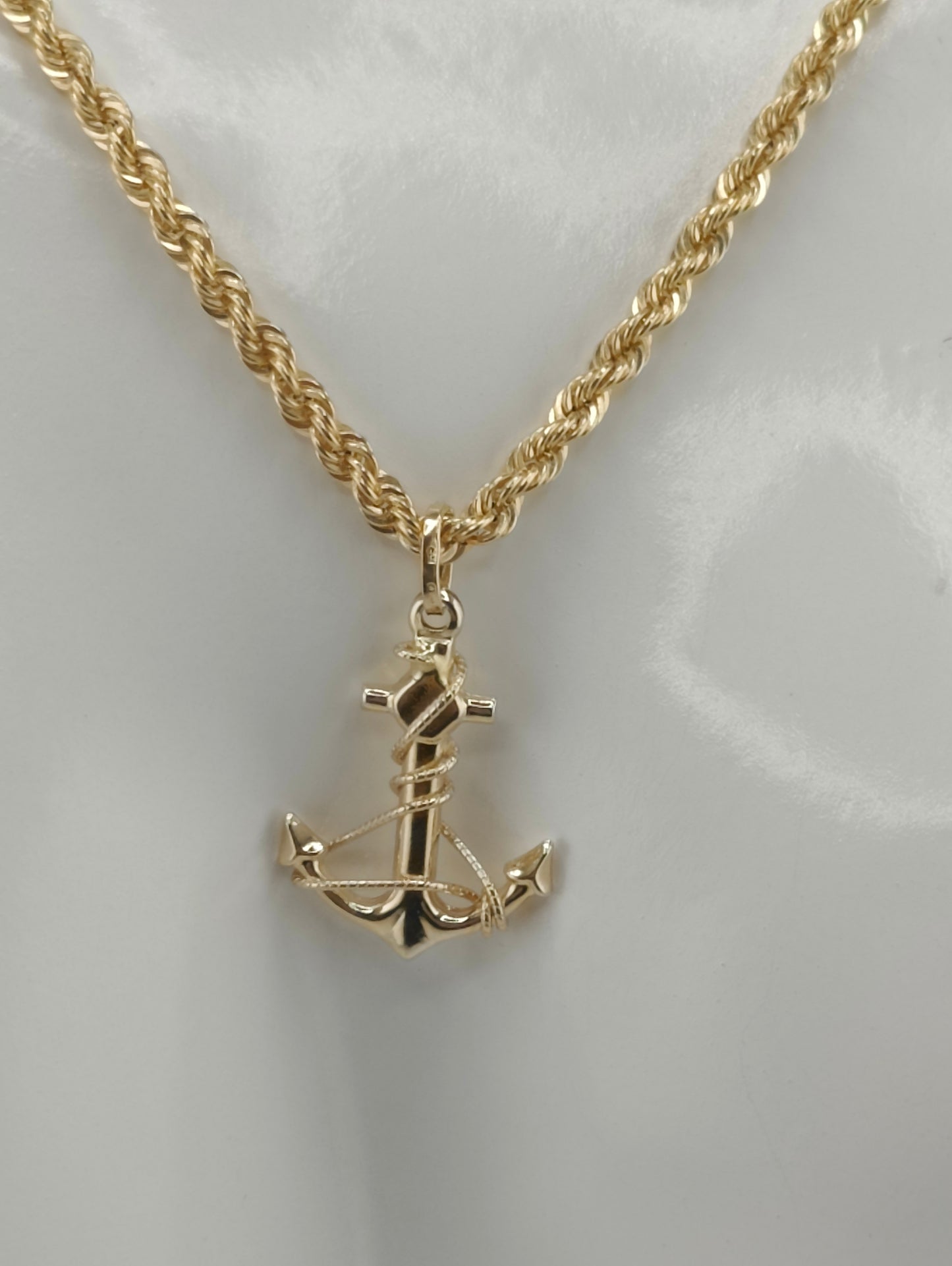 Anchor pendant