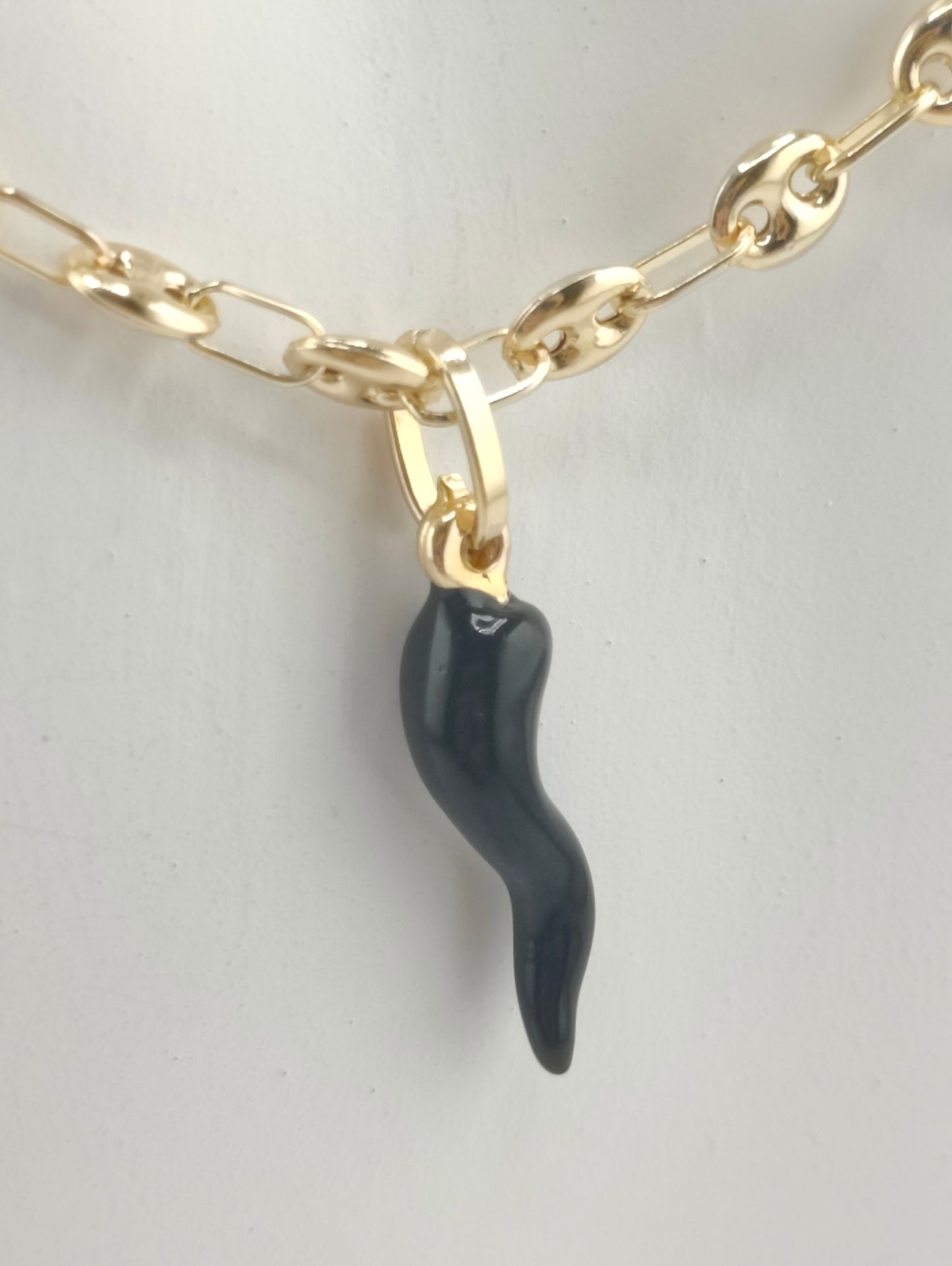 Black cornicello gold pendant