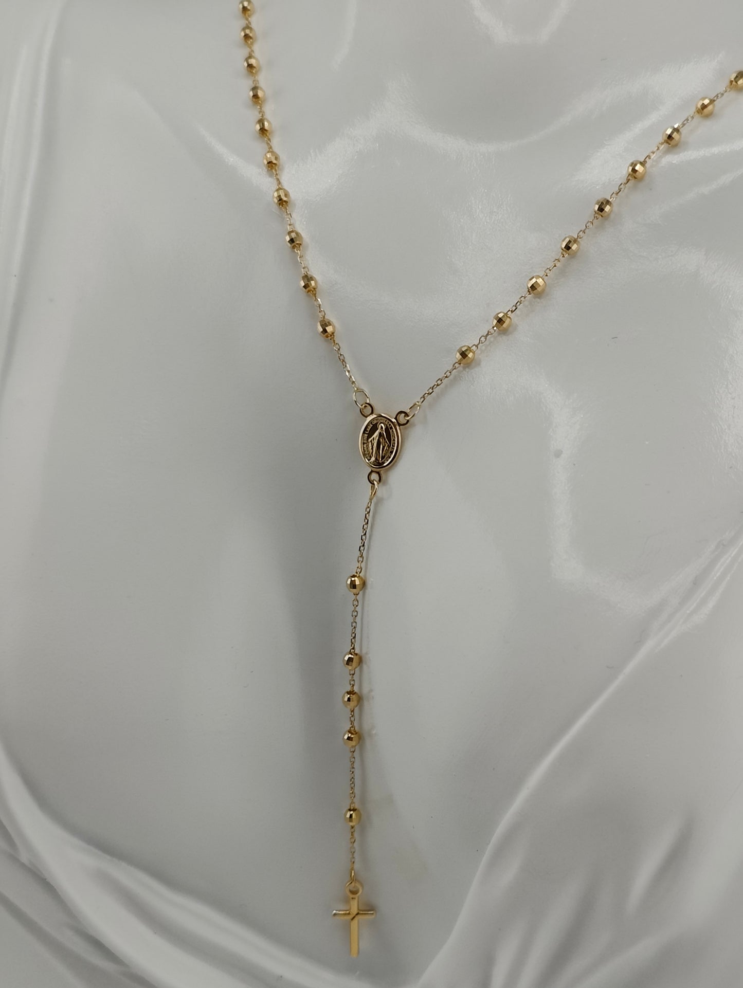 Rosary of vice-shaped spheres